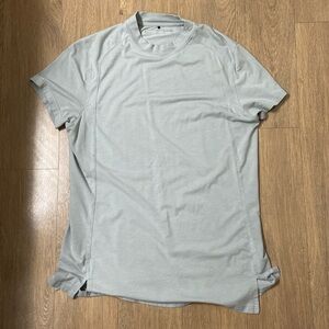 Mens alphalete T shirt size medium